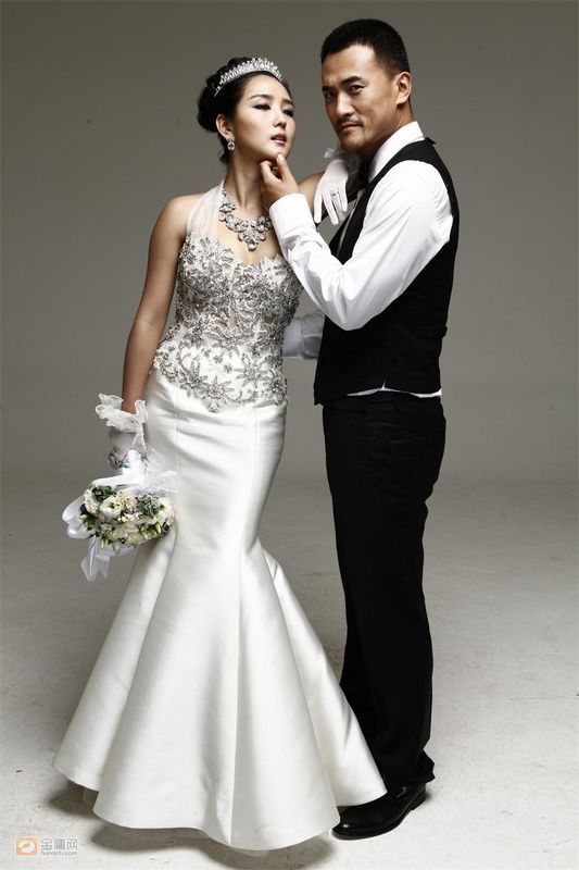 何洁婚纱_何洁婚纱照(2)