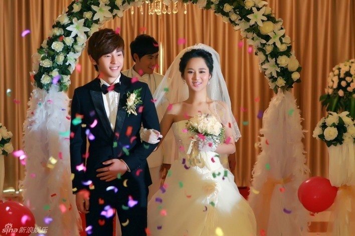 邓伦婚纱照_邓伦杨紫婚纱照(2)