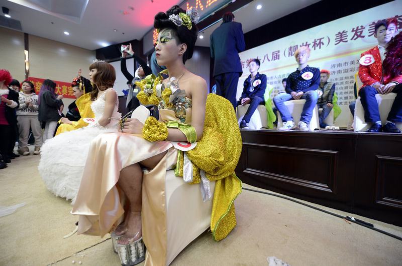 奇葩婚纱_奇葩一家亲王雪莲婚纱(2)