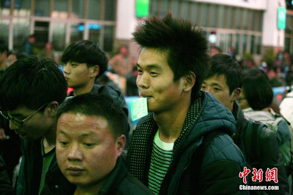 杭州返乡人口_杭州西湖图片(2)