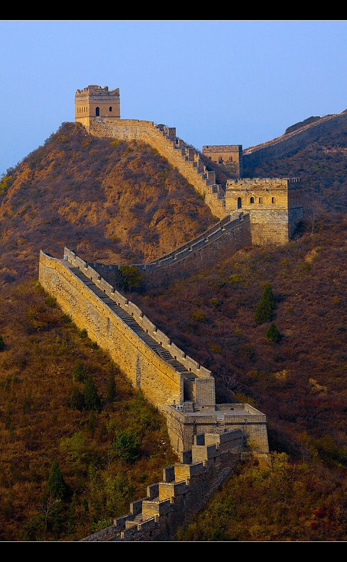 设防严谨,建筑雄伟,是我国万里长城的精华地段,被列入《世界文高清图片