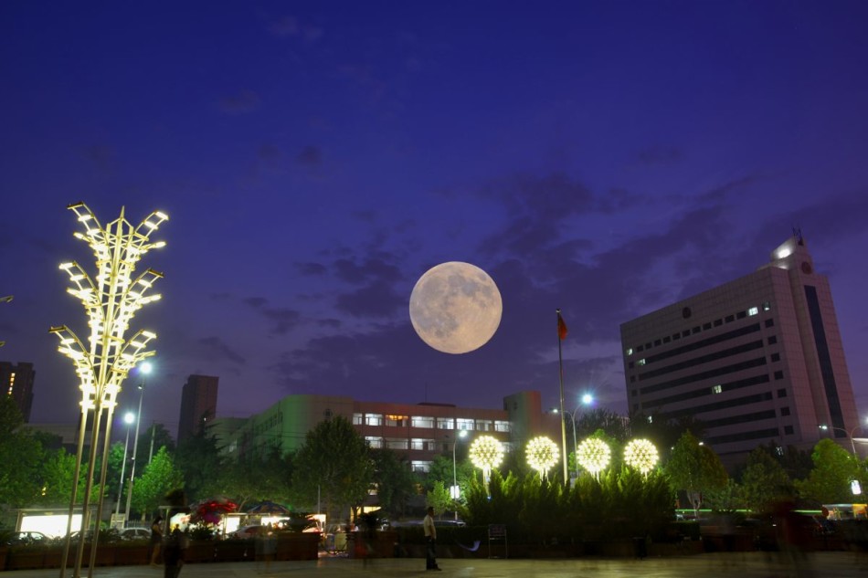 地球直径大约是月球直径的多少倍-地球直径大