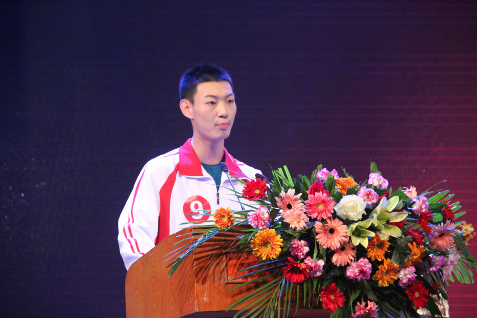 河北衡水中学复读班现招生人数是多少?(急!)-衡