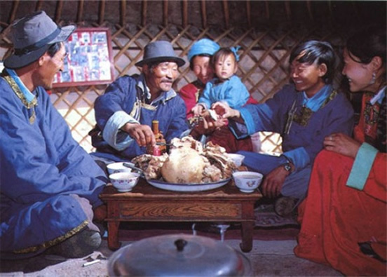 蒙古的人口是多少_多姿多彩的现代中国各民族服饰 文 图并茂(3)
