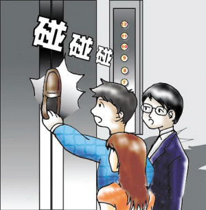 转载电梯事故自救指南近年电梯坠落事故频发大家一定要看