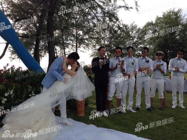 泰国团购婚纱_泰国传统婚纱服饰图片(3)