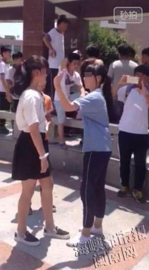脱小学女生内衣裤视频_小学女生性感内衣裤图(3)