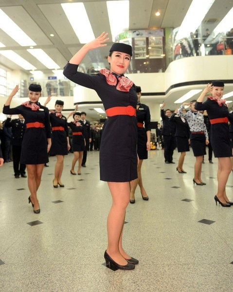 北京机场空姐空少"制服诱惑"迎春运