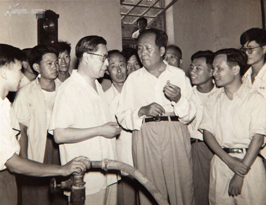 清朝入关时满族人口_为什么清朝人入关选择直接住在紫禁城