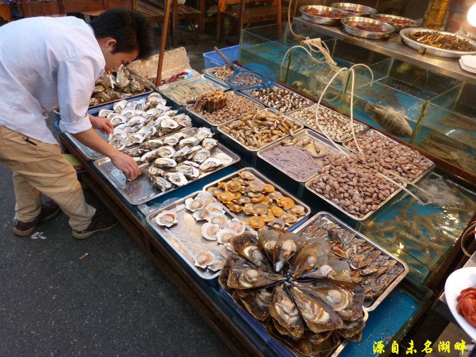 青岛本地人吃的小吃街图片