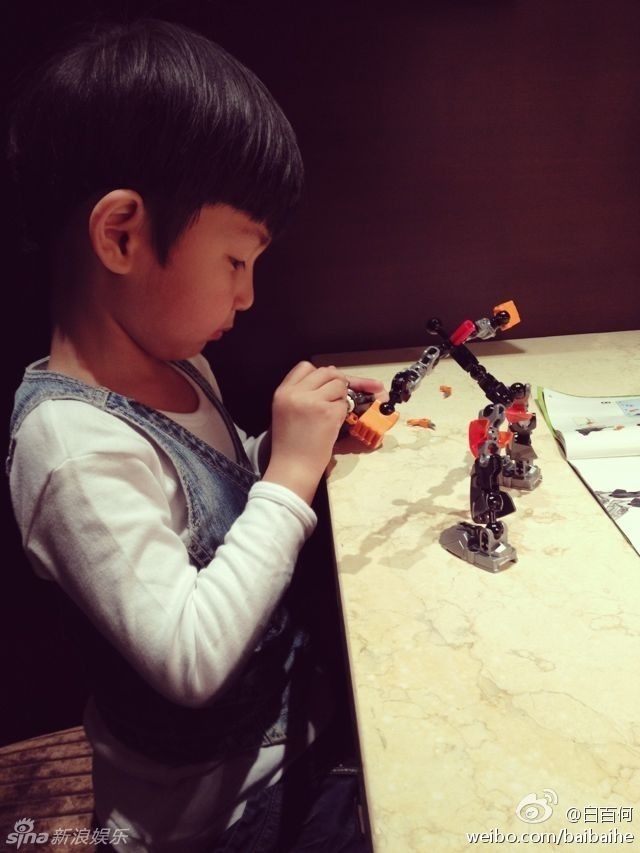 最新网易娱乐3月13日报道 近日,黄子韬在微博