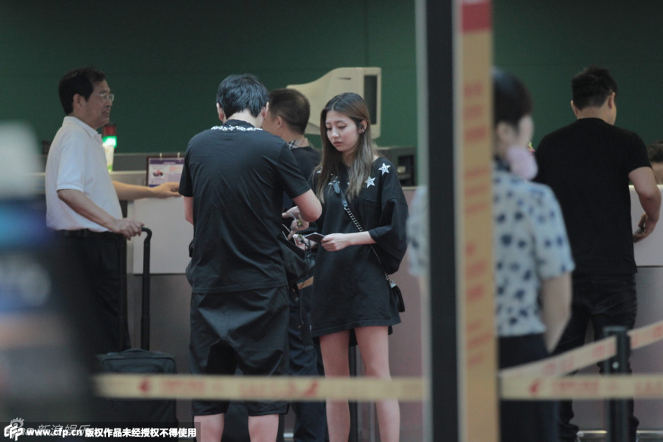 飞机场女朋友 71524_4509885_335686.jpg