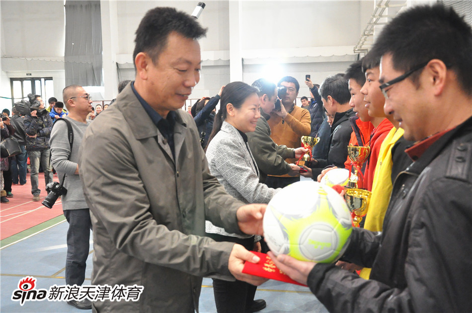 青少年人口_教育部 今年起建中小学及大学足球联赛(3)