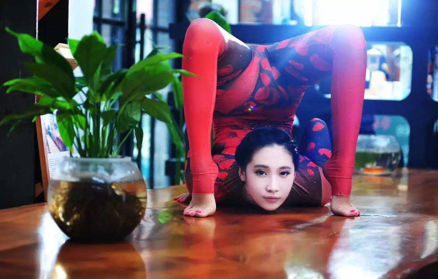 人口劈叉_冬泳人的 劈叉 造型(2)