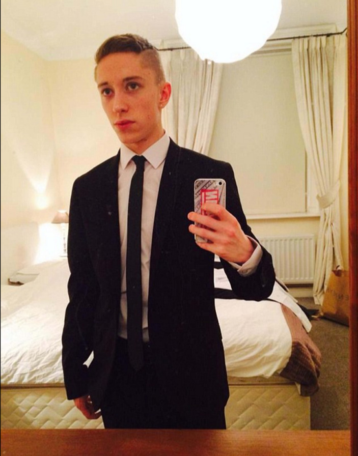 小弟高二文科男一枚,成绩还算可以400多分,打