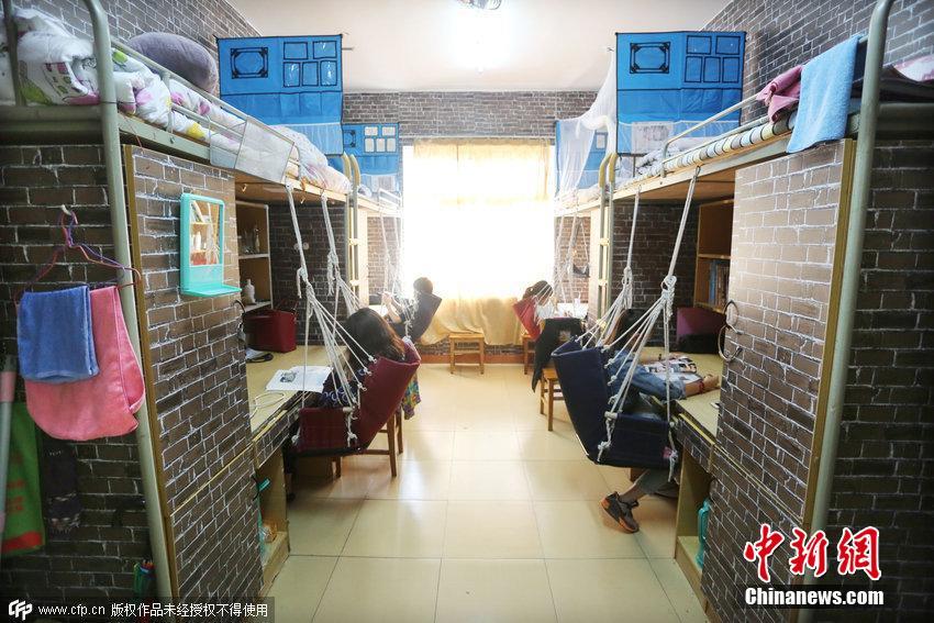 九江学院的专科宿舍几人间,学校大吗?专是和本