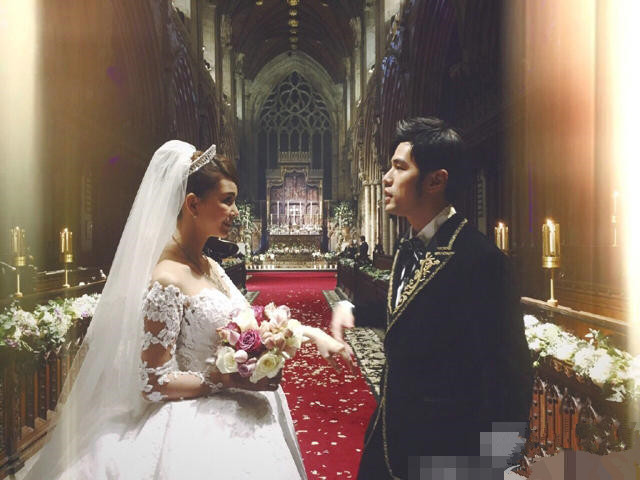 昆凌婚纱多少钱_昆凌婚纱(3)