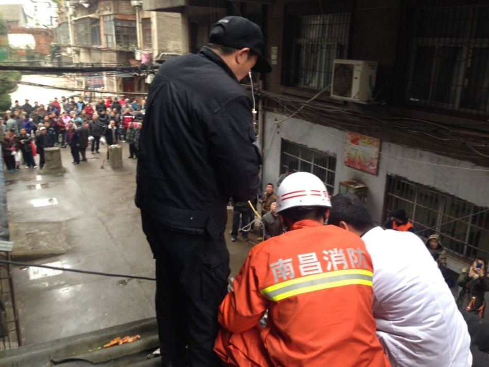 南昌北京西路精密巷男子6楼坠楼身亡母亲证实其精神有问题