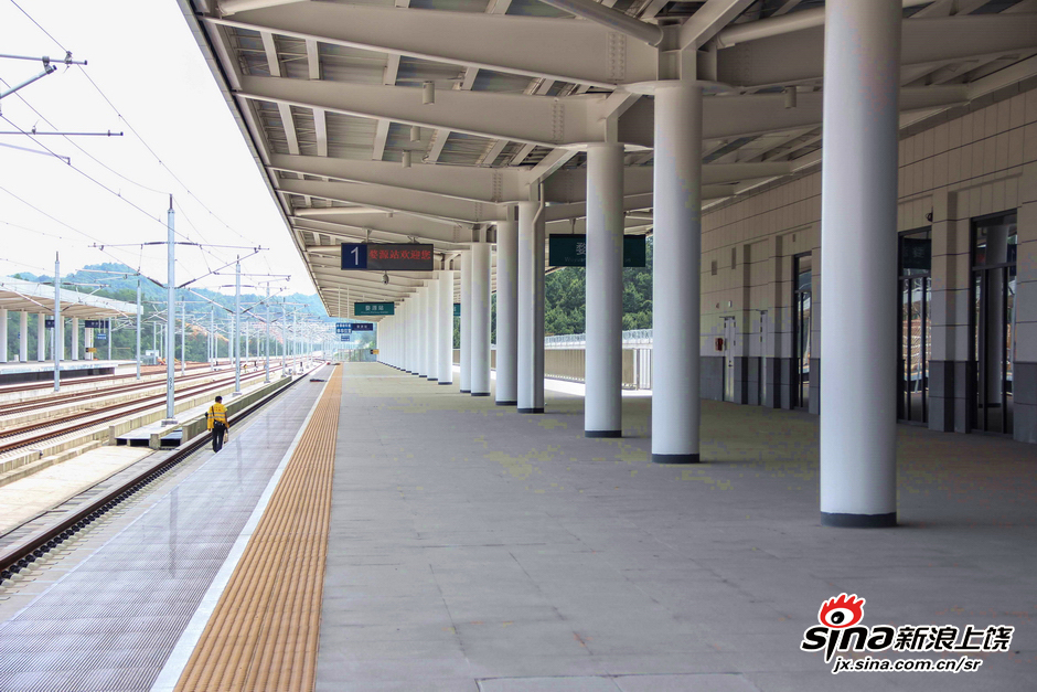 新浪上饶探访即将开通的合福高铁婺源站 - 大江