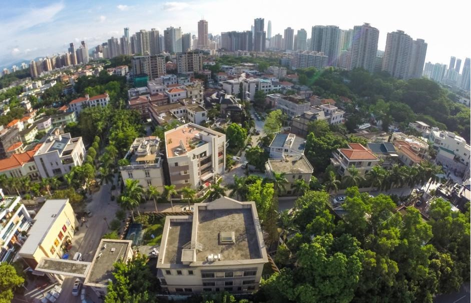 图为王林在深圳怡景花园的别墅豪宅航拍图。