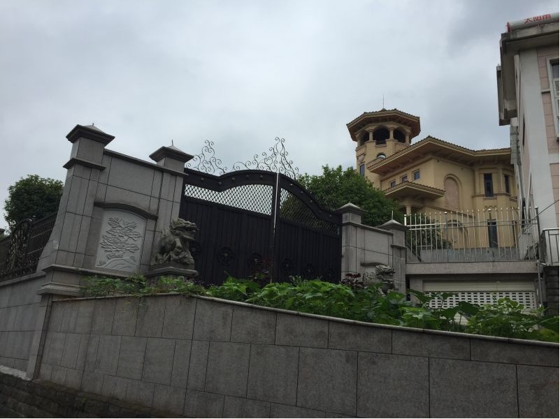 王林“王府”占地近1亩内设门楼后花园