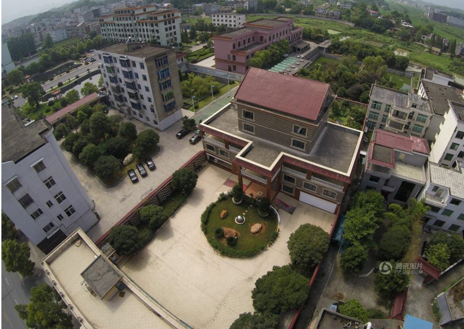 王林“王府”占地近1亩内设门楼后花园