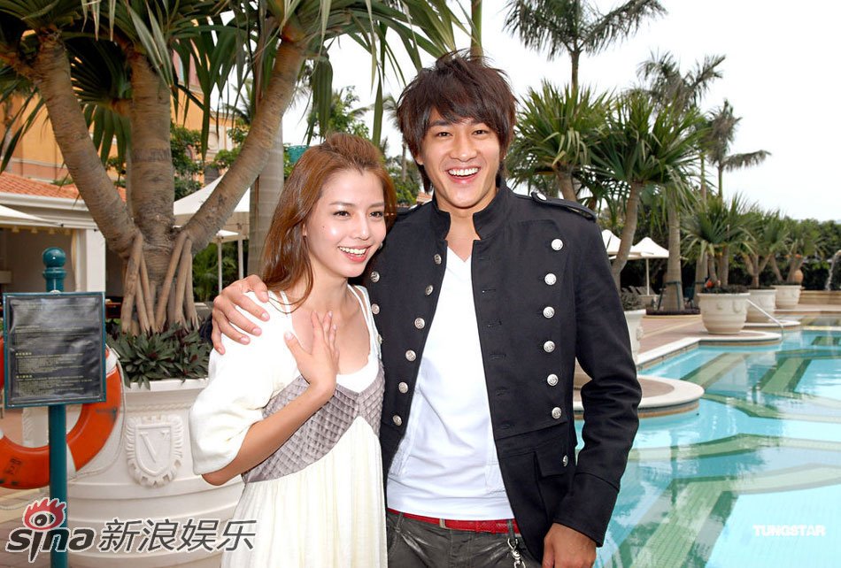 何润东搂李毓芬_新浪图集_新浪网