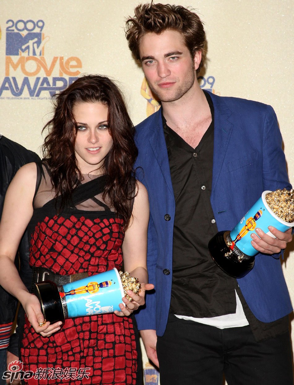 《暮光之城》男女主角