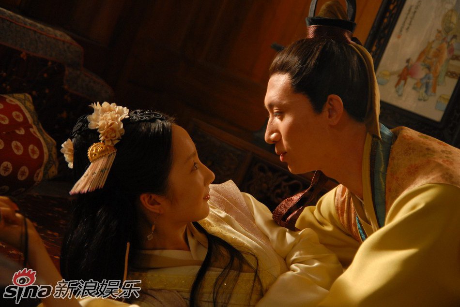 平儿(程媛媛饰)与贾琏(王龙华饰)
