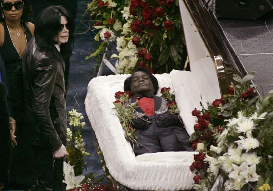 迈克尔-杰克逊在詹姆斯·布朗葬礼上