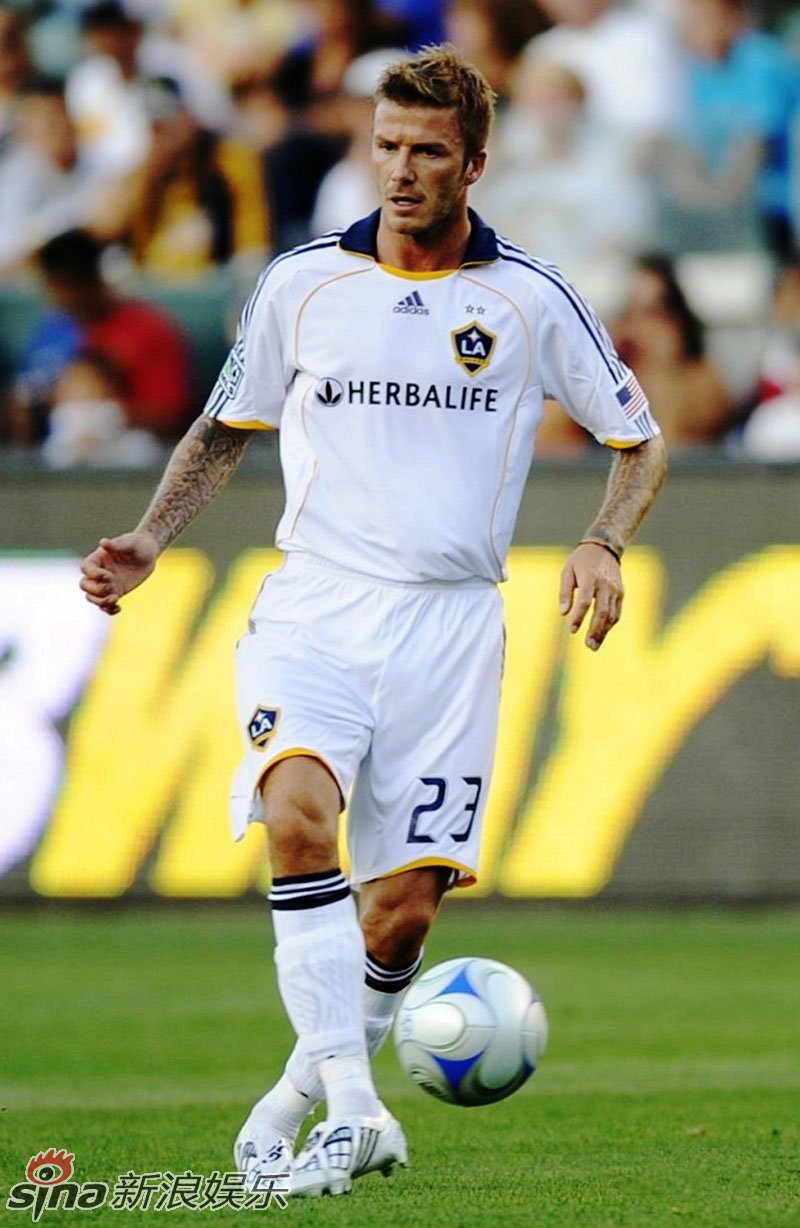 身材白色球衣的贝克汉姆