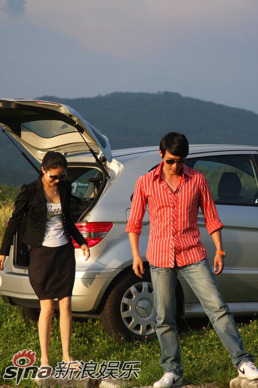 幻灯图集:陆毅鲍蕾瑞士行 学做浓情奶酪_草窝