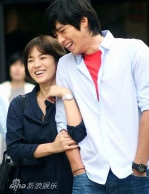 宋慧乔玄彬亲密合影