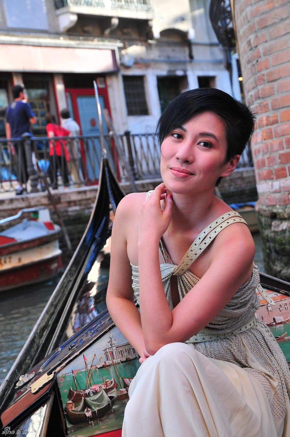 女星叶璇荡舟威尼斯秀东方风情[18p] | 明星写真 - 中华图网