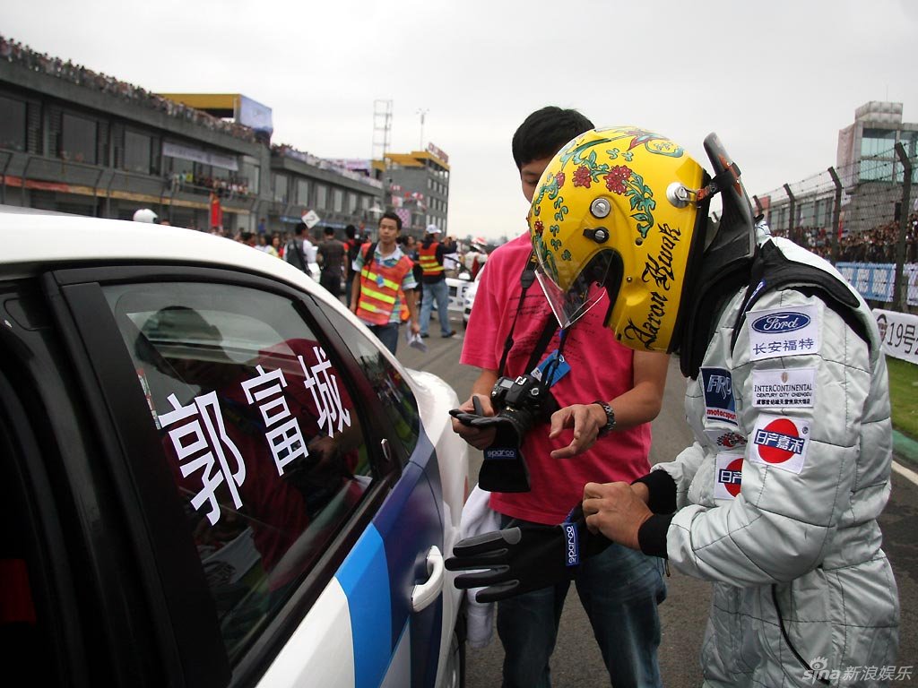 郭富城是职业赛车手