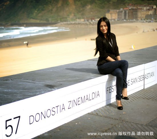 秦岚亮相第57届圣塞巴斯蒂安国际电影节