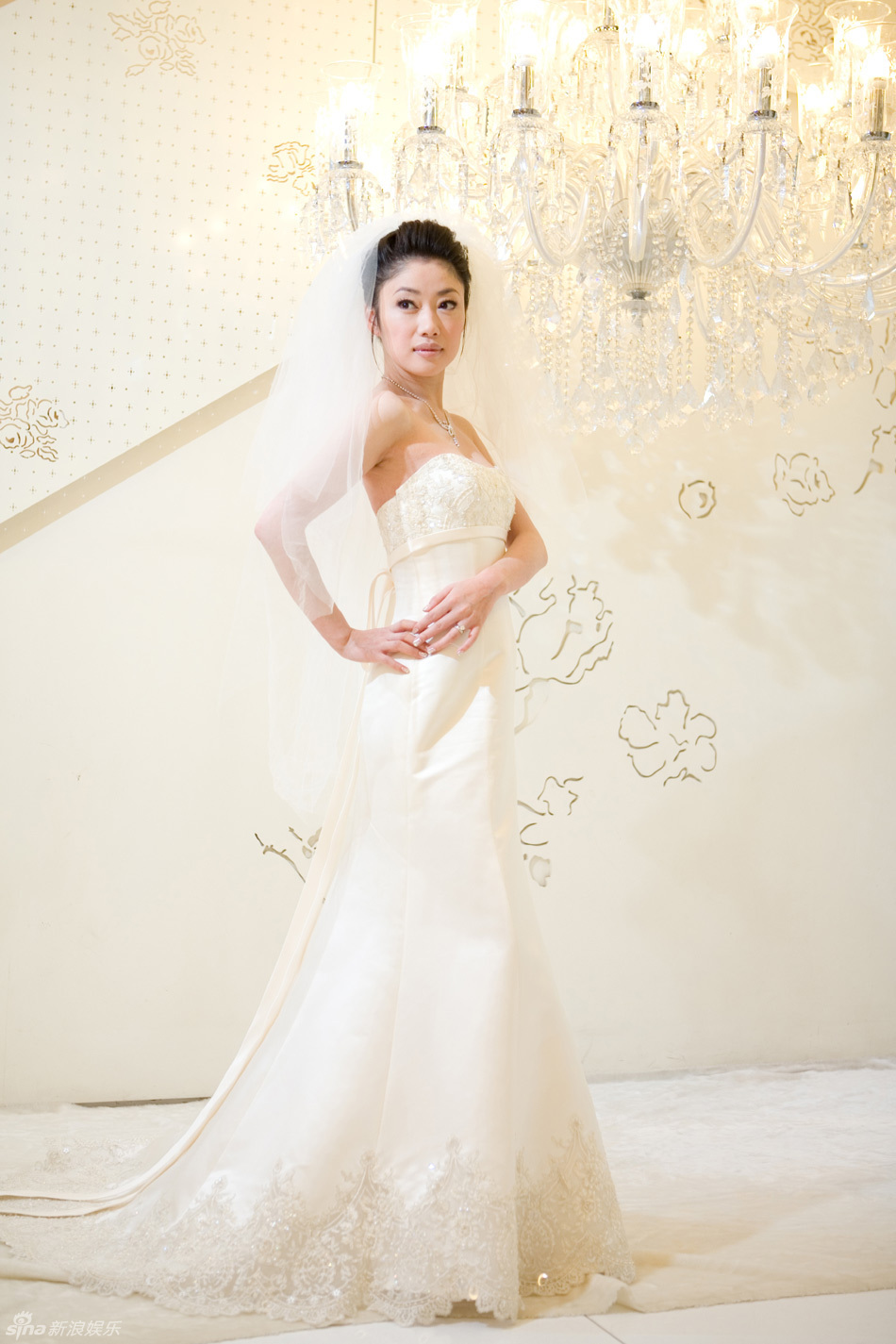 女人婚纱图片_婚纱情侣头像(3)
