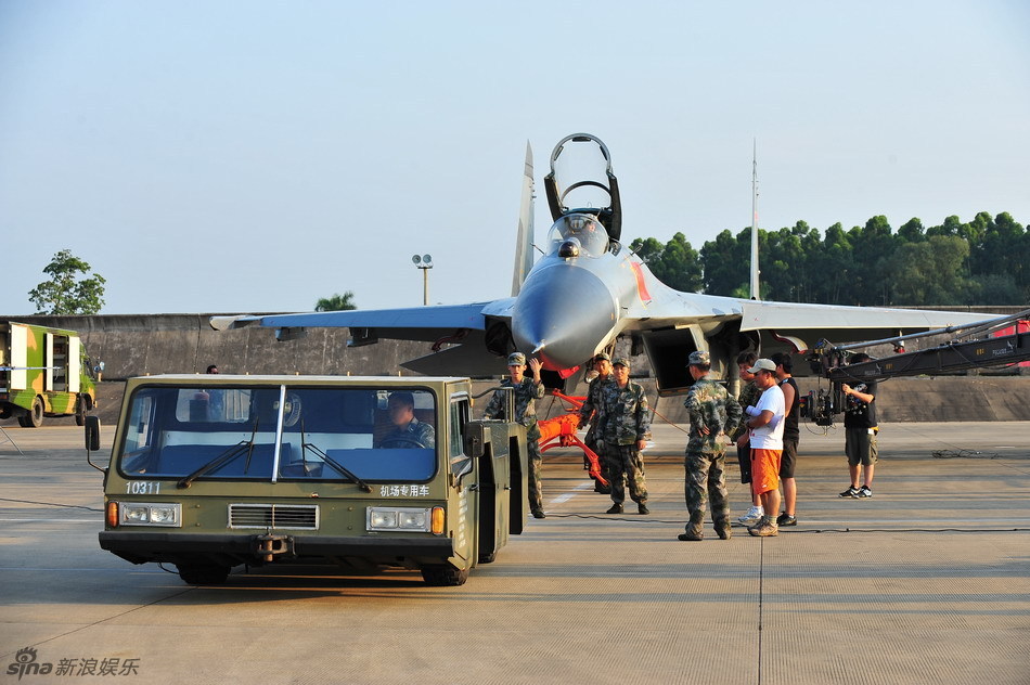 《歼十出击》高清工作照