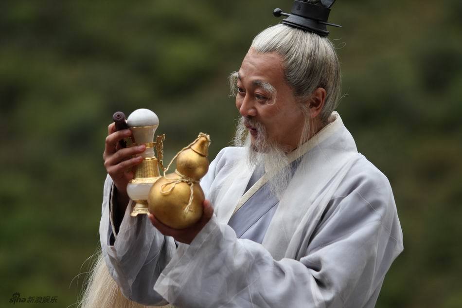 原本这个老道造型有两个备选方案