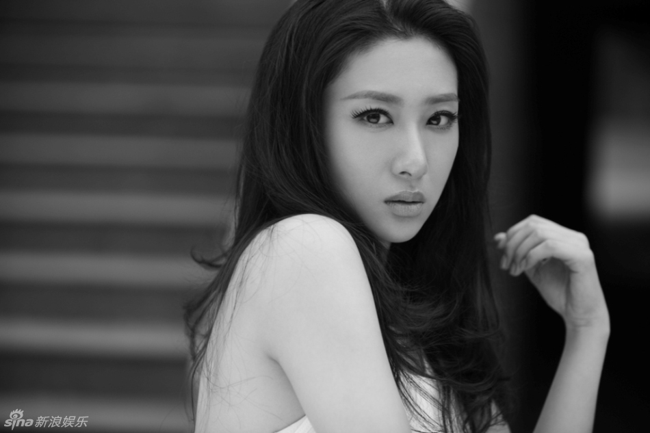 刘思彤黑白大片_新浪图集_新浪网