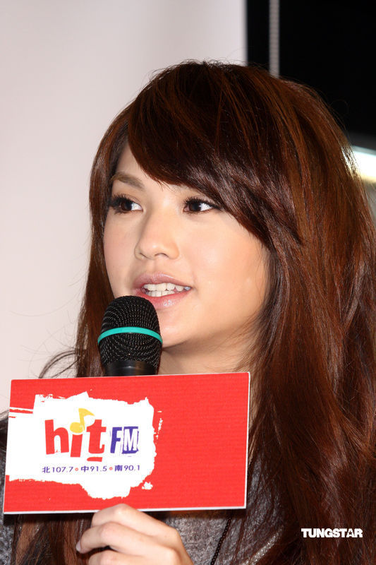 排行榜侧脸_新生代女歌手流量排行榜,于果凭借《侧脸》霸占榜首!