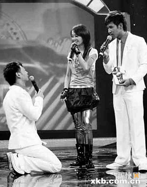 阿ken模仿过蔡依林舞娘的造型,一见到本尊,因