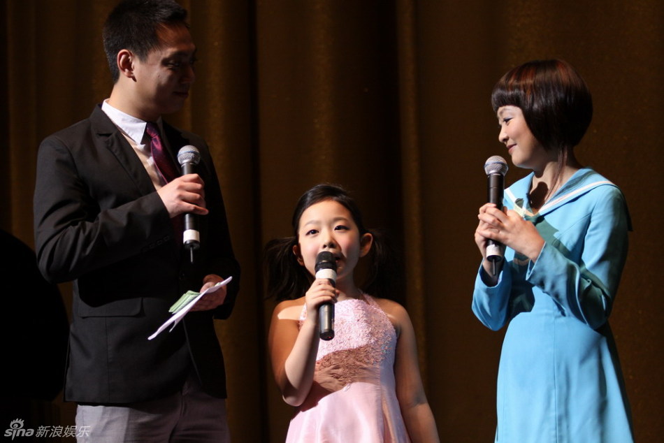 公司主持人阎小睿以及儿童主持唐恺瑢