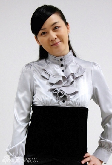 幻灯:李琳演都市女强人 百变造型时尚抢眼_高清图集_新浪网