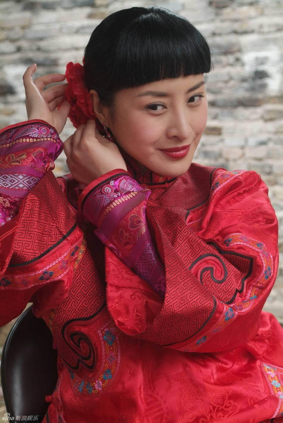 王雅捷,刘烨,罗嘉良倾力出演的电视剧《男儿本色》正在山东,吉林,上海