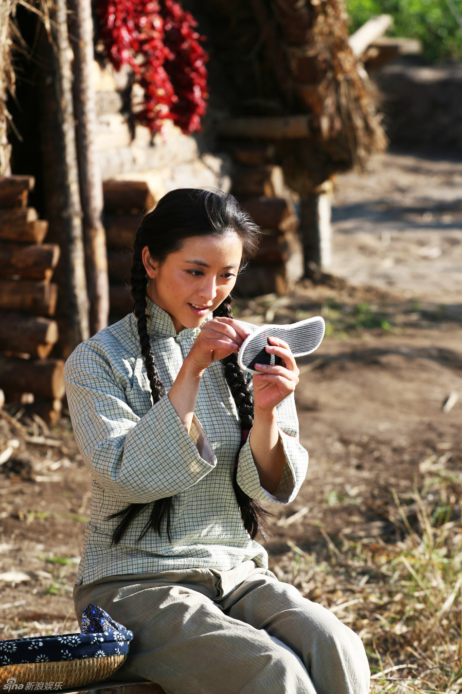 黄晓蕾化身痴情才女秀女红