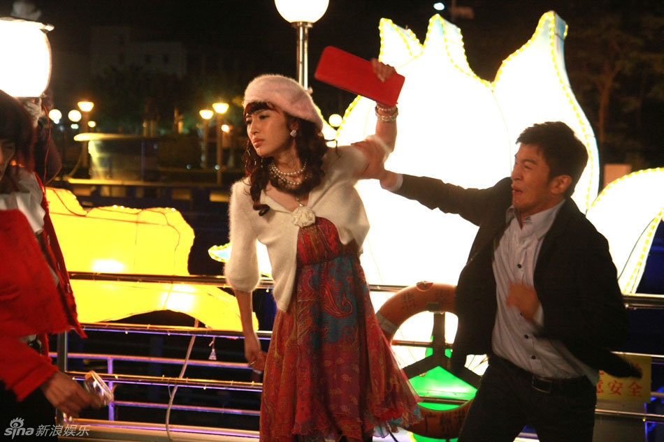 欧阳兰兰架势十足