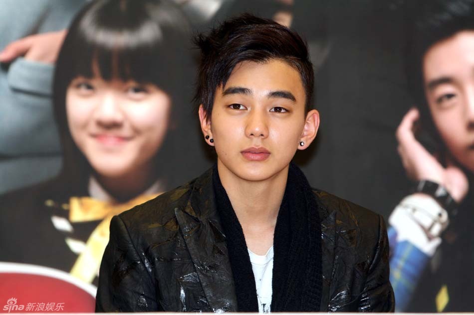 俞承浩打扮个性