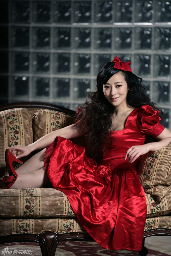 2009年,拍摄了六部电视剧,一部电影,接下十支广告代言的陈紫函,成功在