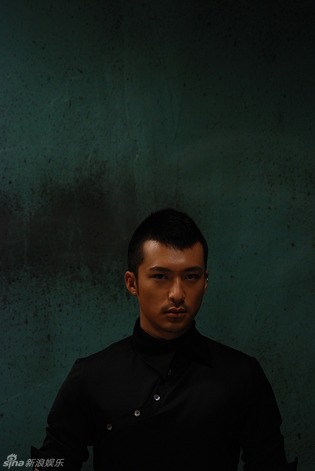 高清组图:小柯弟子里翌楷写真 设计师也爱唱歌